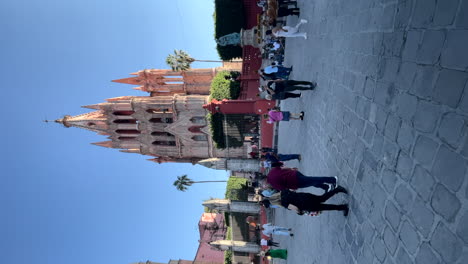 Tourists-walk-on-street-in-front-of-San-Miguel-de-Allende-Church