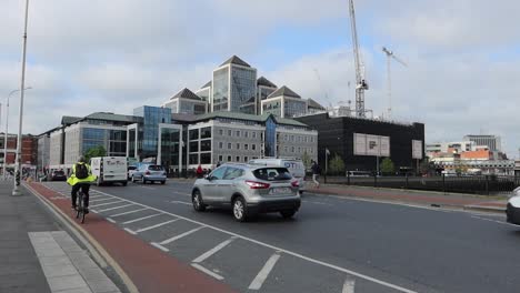 Panning-shot-of-multiple-types-of-transportation-sharing-the-road,-Dublin