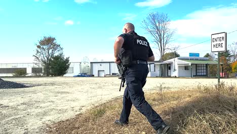 Armed-Response-Officer-Taking-Assault-Rifle-From-Back-Of-Police-Car-In-Maine,-USA