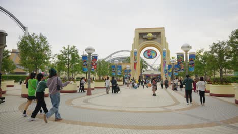 Slow-motion-pan-view-of-USJ-Park