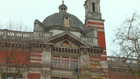 Low-angle-shot-of-Victoria-and-Albert-Museum,-world's-largest-museum-of-decorative-arts-and-design-in-London,-UK