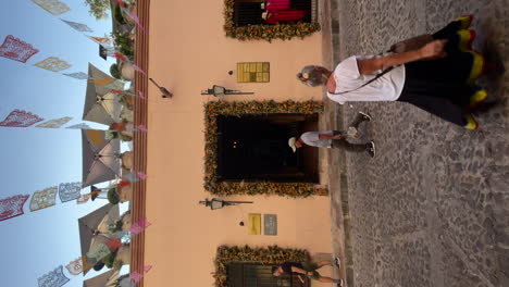 Casa-Mexicana-En-San-Miguel-De-Allende-Con-Flores-De-Cempasúchil-Damasquina