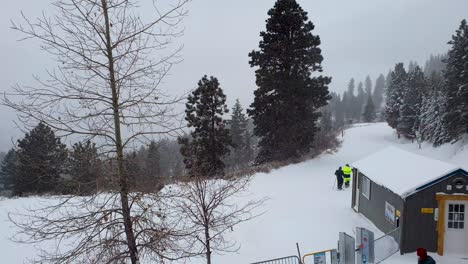 Vista-Panorámica-Del-Campo-De-Esquí-De-Bogus-Basin-Con-Terreno-Cubierto-De-Nieve-En-Boise,-Idaho,-EE.UU.