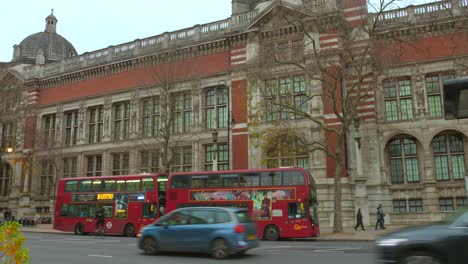 Pan-shot-of-Victoria-and-Albert-Museum,-world's-largest-museum-of-decorative-arts-and-design-in-London,-UK-on-a-cloudy-day