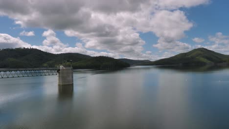 Gold-Coast,-Queensland,-Australien---21.01.2024:-Blick-Auf-Den-Advancetown-Lake-Von-Der-Spitze-Des-Hinze-Staudamms