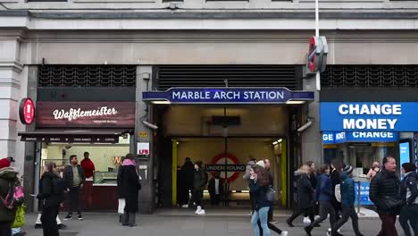 People-walking-past-Marble-Arch-Station,-London,-United-Kingdom