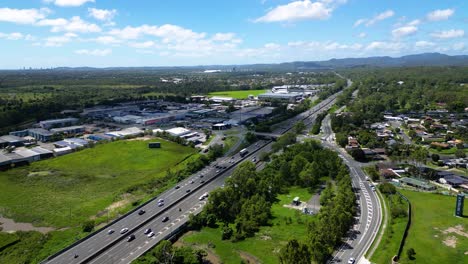 Vista-Aérea-De-Una-Zona-Industrial-En-Un-Día-Soleado,-Worongary,-Gold-Coast