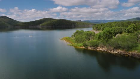 Gold-Coast,-Queensland,-Australia---01-21-2024:-View-of-Advancetown-Lake-from-the-top-of-the-Hinze-Dam