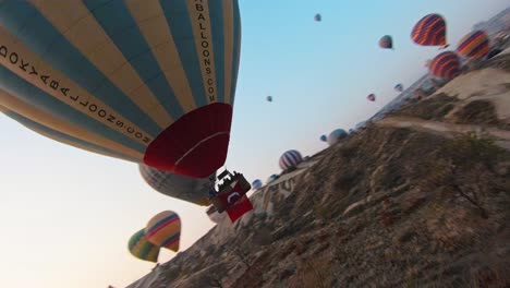 Paseo-En-Globo-Aerostático-Al-Amanecer-En-Capadocia,-Turquía