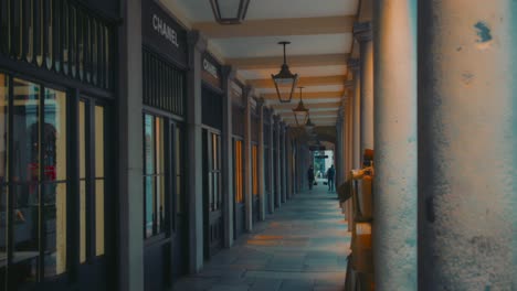 Covent-Garden-columns-alleyway-with-2-men-walking