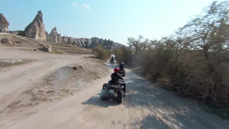 Viajeros-En-Tour-En-Quad-Por-Capadocia,-Turquía