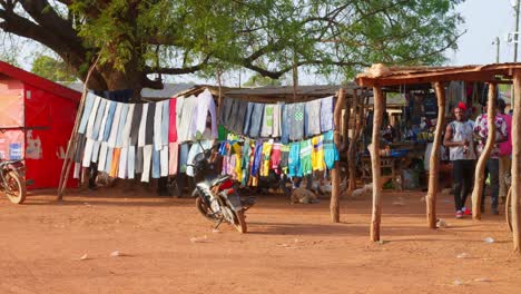 Puesto-De-Mercado-Local-En-Una-Remota-Aldea-Rural-De-África-Occidental