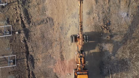 Vista-Aérea-De-Drones-Placa-De-Elevación-De-La-Planta-De-Energía-Solar-JCB