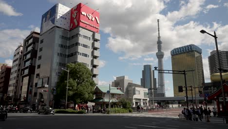 Daytime-View-Scene-capturing-a-corner-of-Asakusa-with-a-view-of-the-Tokyo-skyline,-Japan