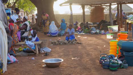 La-Gente-Del-Mercado-Local-Se-Reúne-Para-Comprar-Y-Vender-Alimentos-Y-Bienes-En-Zonas-Rurales-Remotas-De-África