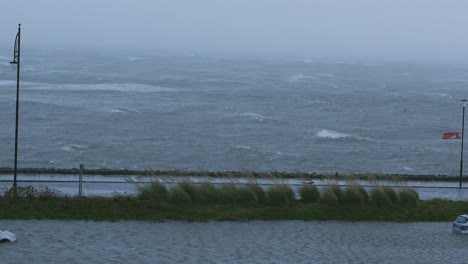 La-Tormenta-Fergus-Azota-Salthill,-Galway.-Inundaciones-Dramáticas