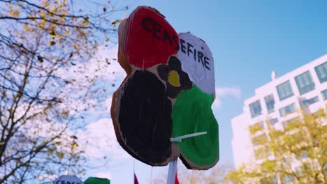 Aufrufe-Zum-Waffenstillstand,-Plakatbotschaft-Auf-Politischem-Demonstrationsmarsch