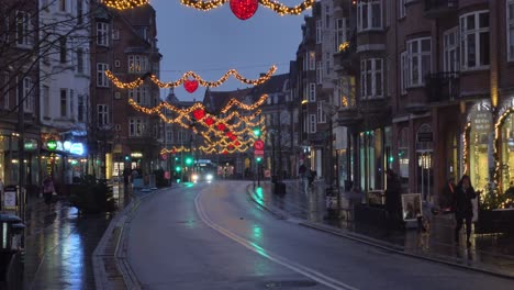 Aalborg-Centrum-Straßenansicht-Während-Der-Dunklen-Jahreszeit