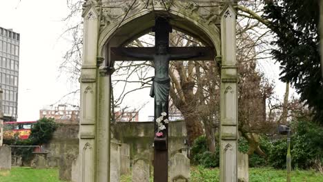 Looking-towards-Jesus-in-All-Saints,-Fulham,-United-Kingdom