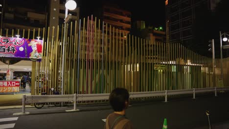 Centro-De-La-Zona-Oscura-De-Vida-Nocturna-De-Tokio-Toma-De-Establecimiento-En-Cámara-Lenta