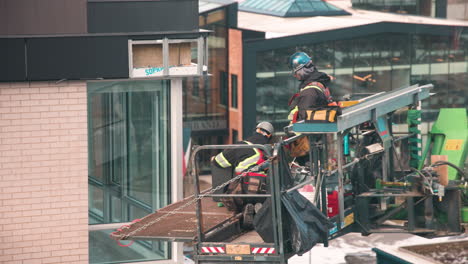 Workers-building-the-zibi-apartment-building-after-heated-debate-with-aboriginals-who-own-the-land