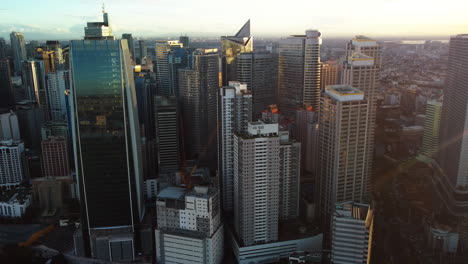 Ciudad-De-Negocios-De-Makati-En-La-Región-De-La-Capital-Nacional-De-Filipinas---Vista-Aérea