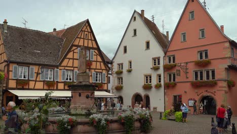 Château-De-Saint-léon-pfalz-Ist-Die-Burg,-Um-Die-Herum-Die-Stadt-Eguisheim-Errichtet-Wurde