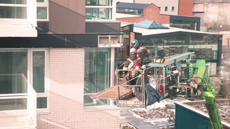 Trabajadores-Que-Construyen-El-Edificio-De-Apartamentos-Zibi-Después-De-Un-Acalorado-Debate-Con-Los-Aborígenes-Sobre-Los-Derechos-A-La-Tierra