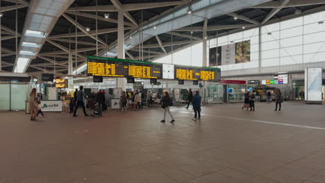 Interior-De-La-Estación-De-Tren-Joaquín-Sorolla.