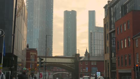 Tilt-shot-of-a-mix-of-modern-and-ancient-architecture-at-the-City-Center-in-the-city-of-Manchester,-England