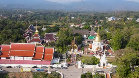 Vista-Aérea-Del-Templo-Wat-Pa-Dara-Phrom-En-El-Distrito-De-Mae-Rim