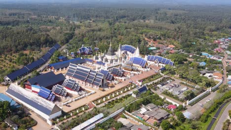 Vista-Aérea-De-Wat-Ban-Den-O-Templo-Del-Complejo-Wat-Ban