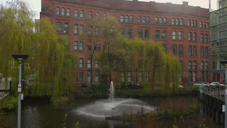 Fountain-And-Pond-Outside-Chepstow-House-In-Manchester,-United-Kingdom