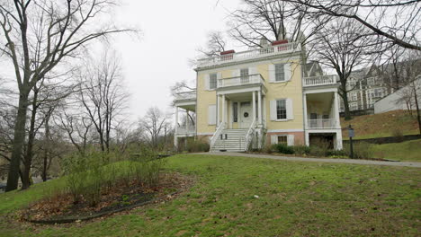 Alexander-Hamilton-Haus-Und-Rasen-In-Upper-Manhattan-Im-Winter