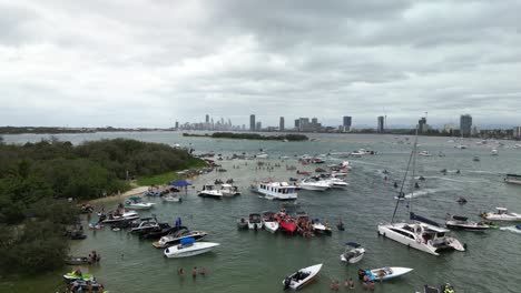 Die-Wasserstraßen-Der-Gold-Coast-Sind-Voll-Mit-Jungen-Nachtschwärmern,-Die-Das-Lange-Wochenende-Des-Australia-Day-Feiern