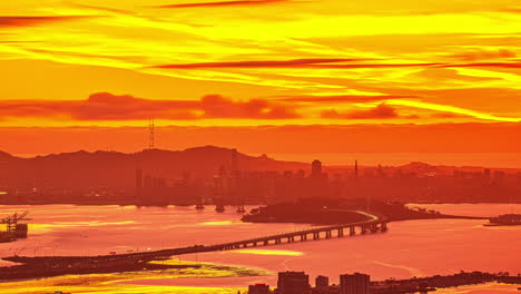 Puente-San-Mateo-Hayward-Vibrante-Hora-Dorada-Atardecer