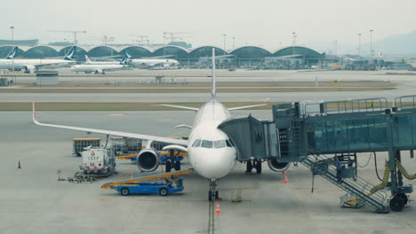 Aviones-Con-Equipo-De-Tierra-Del-Aeropuerto.