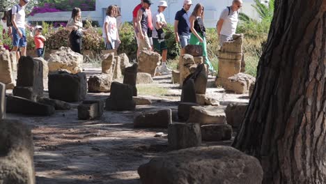 Excursión-A-Un-Cementerio-Histórico-En-Túnez-Con-Ruinas