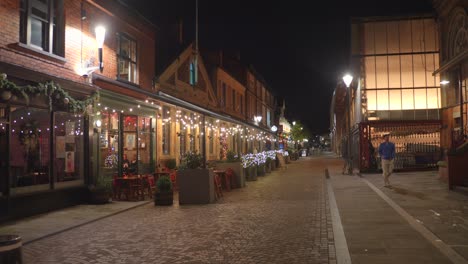 Una-Vista-De-Una-Calle-De-Altrincham-Por-La-Noche-En-Manchester,-Inglaterra.