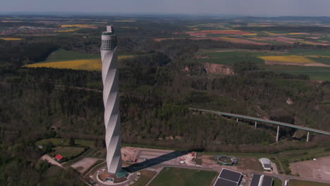 Thyssenkrupp-testturm-En-Rottweil,-Alemania-En-Un-Día-Soleado