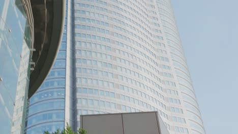 Roppongi-Hills-Mori-Tower-An-Einem-Schönen-Nachmittag