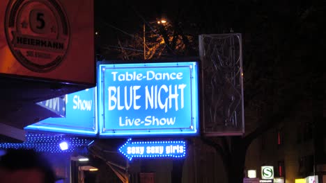 Hamburger-Rotlichtviertel-Schild-Auf-Der-Reeperbahn-Bei-Nacht