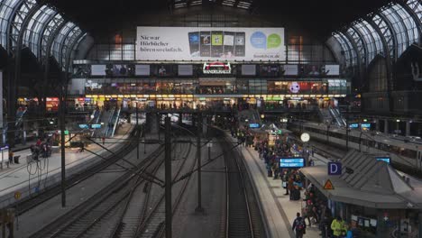 Central-Train-Station-in-Hamburg,-Germany