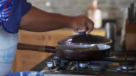 Omelett-Kochen-In-Einer-Nepalesischen-Herberge