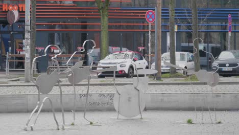 Statues-of-the-Band-the-Beatles-in-front-of-Reeperbahn,-Hamburg