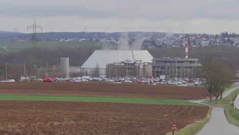 Torre-De-Enfriamiento-De-Una-Central-Nuclear-En-Neckarwestheim,-Alemania---Una-De-Las-últimas-Centrales-Nucleares-En-Alemania-Que-Simboliza-Su-Atomusstieg-En-Abril-De-2023