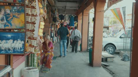 Walking-through-the-Pink-City-of-Jaipur,-India