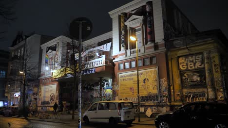 The-famous-Rote-Flora-Building-in-the-Sternschanze-in-Hamburg,-Germany-at-night