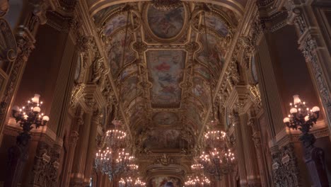 Zeitraffer-Vieler-Besucher-Und-Touristen-In-Der-Opéra-Garnier-In-Paris,-Frankreich