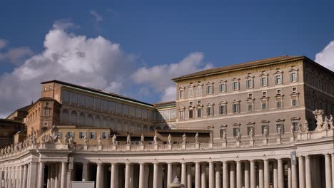 Vista-Del-Detalle-Del-Edificio-Cerca-De-La-Entrada-De-St.